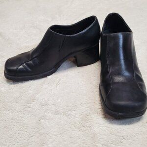 Vintage Clarks Black Leather Chunky Platform Pumps Heel 7 Classic Work